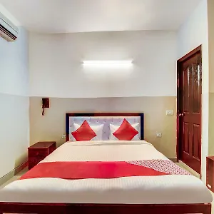 Oyo 28461 Royal Hotel